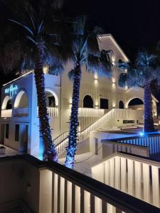 Bazén v ubytování Hotel Vila Hedonija nebo v jeho okolí