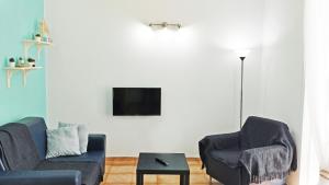 TV a/nebo společenská místnost v ubytování Aquamarine Marfil - Sun and pool