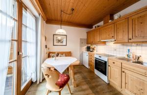 Η κουζίνα ή μικρή κουζίνα στο Haus Bayerland