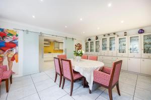 a dining room with a table and chairs at Londonese House in Chelsea in London