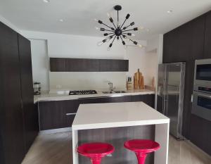Kuchyň nebo kuchyňský kout v ubytování VistaLago Loft + 9 fotografií