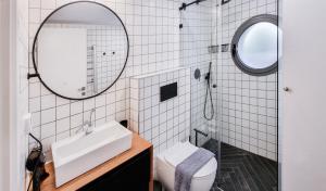 Gallery image of BnBIsrael apartments - Ness Tsiyona Cachemire in Tel Aviv