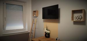 TV a/nebo společenská místnost v ubytování Haus im Seegebiet von Villach