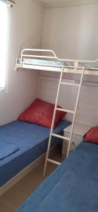 Postel nebo postele na pokoji v ubytování Mobilhome emplacement 2