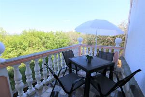 Ein Balkon oder eine Terrasse in der Unterkunft Apartment Zinka
