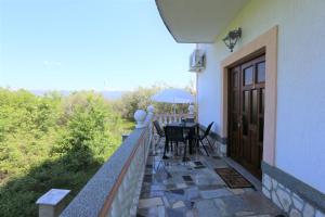 Ein Balkon oder eine Terrasse in der Unterkunft Apartment Zinka