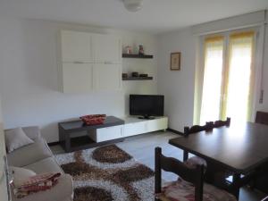 a living room with a couch and a table at CASA MICHELA BB OSSOLA PARKING FREE in Domodossola