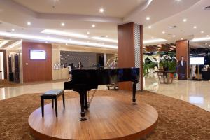 Vstupní hala nebo recepce v ubytování Avenzel Hotel & Convention Cibubur + 37 fotografií