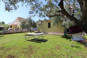 Ein Garten an der Unterkunft Apartment Zinka