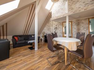 a living room with a table and chairs at Mountain Lake View in Güntersberge
