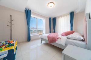 Postel nebo postele na pokoji v ubytování Cloud & Sea Boutique Apartment