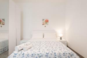 A bed or beds in a room at Quattro Perle