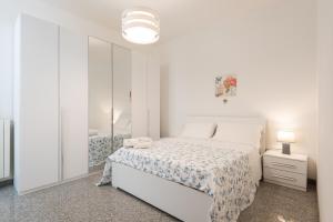 A bed or beds in a room at Quattro Perle