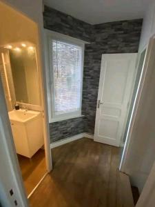 a bathroom with a sink and a mirror and a window at Le petit atelier, centre-ville, vue rivière in Villedieu-les-Poëles +8 photos