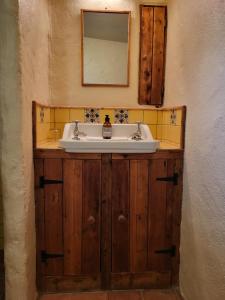 a bathroom with a sink and a mirror at Cnoc Suain in Galway