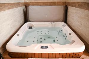a jacuzzi tub in a corner of a room at Bodrogpart Vendégház Tokaj in Tokaj