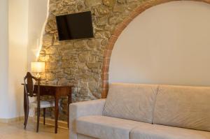 a living room with a couch and a table at B&B Le Stanze di Ludovica in Termoli