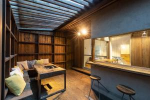 Posezení v ubytování LOOF Tiny House Camp + 37 fotografií
