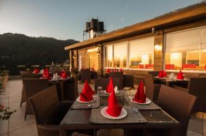 Restoran või mõni muu söögikoht majutusasutuses Hotel Pong View