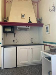 Kuchnia lub aneks kuchenny w obiekcie La Mascotte des thermes de Montbrun les bains