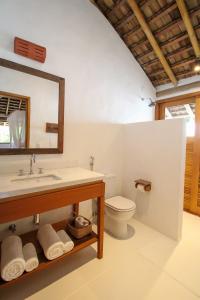 a bathroom with a sink and a toilet at Pousada Outeiro in Praia do Espelho