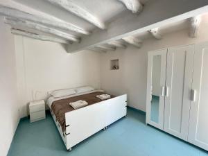 A bed or beds in a room at Villa Pomelia, Villa nel corso di Santa Marina Salina a 50 mt dal mare