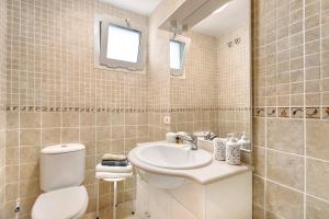A bathroom at Las Brisas Playa San Juan