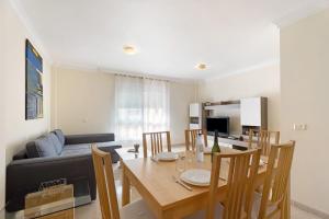A kitchen or kitchenette at Las Brisas Playa San Juan