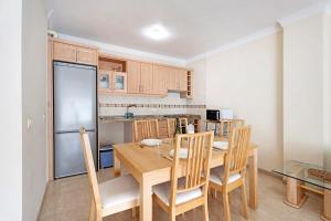 A kitchen or kitchenette at Las Brisas Playa San Juan