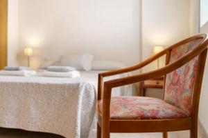 A bed or beds in a room at Las Brisas Playa San Juan