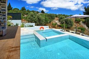 The swimming pool at or close to Villa Kallos by PosarelliVillas
