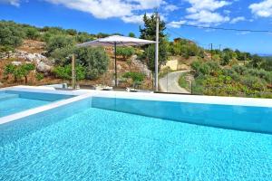 The swimming pool at or close to Villa Kallos by PosarelliVillas