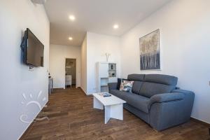 Televízia a/alebo spoločenská miestnosť v ubytovaní Apartamentos DOM ROOM