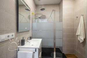 Kúpeľňa v ubytovaní Apartamentos DOM ROOM + 30 fotografií