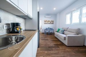 Kuchyňa alebo kuchynka v ubytovaní Apartamentos DOM ROOM