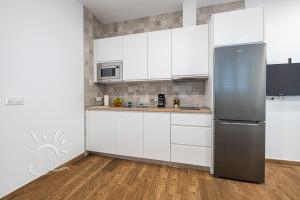 Kuchyňa alebo kuchynka v ubytovaní Apartamentos DOM ROOM