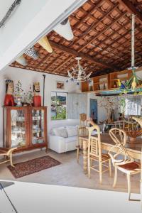 a living room with a couch and a table and chairs at Casa da Estrelinha - Ilha do Ferro in Gentileza +24 photos