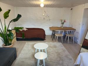 a room with a bed and a table and chairs at Central living with many beds and private garden! in Gothenburg