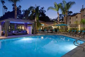 a swimming pool at night with patio furniture and a hotel at La Jolla 1br w gym wd pool nr bars shops SAN-7 in San Diego