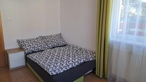 Posteľ alebo postele v izbe v ubytovaní Apartmán Pálenica II