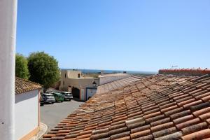 vista sui tetti di alcuni edifici di Casinha da Ria ad Alvor