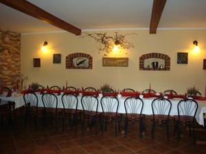 a room with a long table with red chairs at Dom Pod Dębem in Majdy