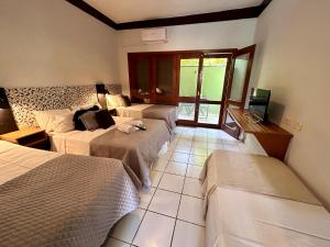 Cama ou camas em um quarto em Recanto Verde Praia Hotel Juquehy