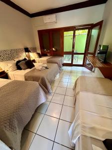 Cama ou camas em um quarto em Recanto Verde Praia Hotel Juquehy