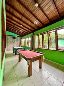 Mesa de bilhar em Recanto Verde Praia Hotel Juquehy