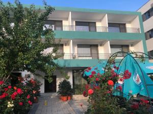 a building with a bunch of flowers in front of it at Casa Asteria - Mamaia Nord in Mamaia Sat/Năvodari +21 photos