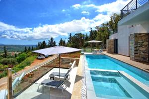 The swimming pool at or close to Villa Kallos by PosarelliVillas