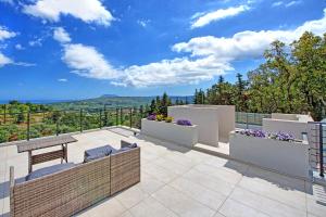 A balcony or terrace at Villa Kallos by PosarelliVillas