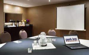 Certifikát, hodnocení, plakát nebo jiný dokument vystavený v ubytování Park Inn by Radisson Toronto-Markham
