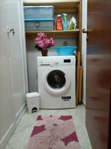 トラーパニにあるAbbronzatissimaの- 洗濯機、乾燥機(ラグ付)